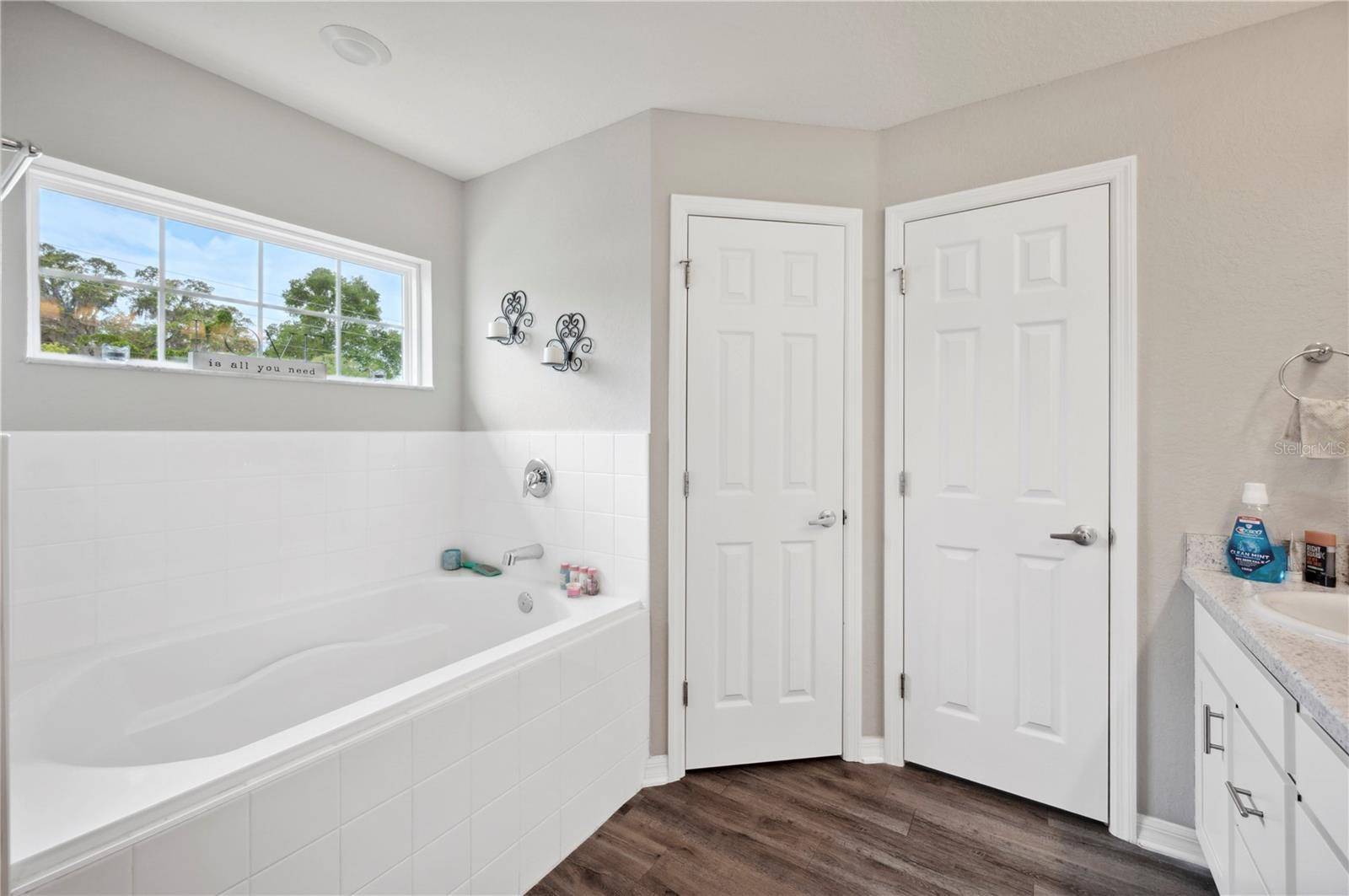 Image 17 of 34 For 133 Cloverbrook Trail