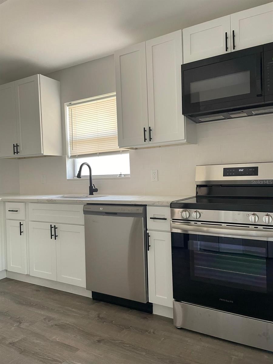 Listing photo id 8 for 854 Shirley Ann Trail 854-856