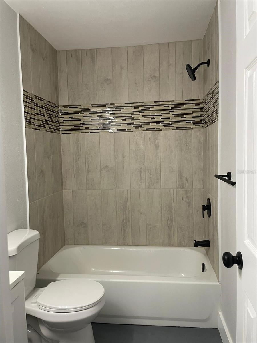 Listing photo id 13 for 854 Shirley Ann Trail 854-856