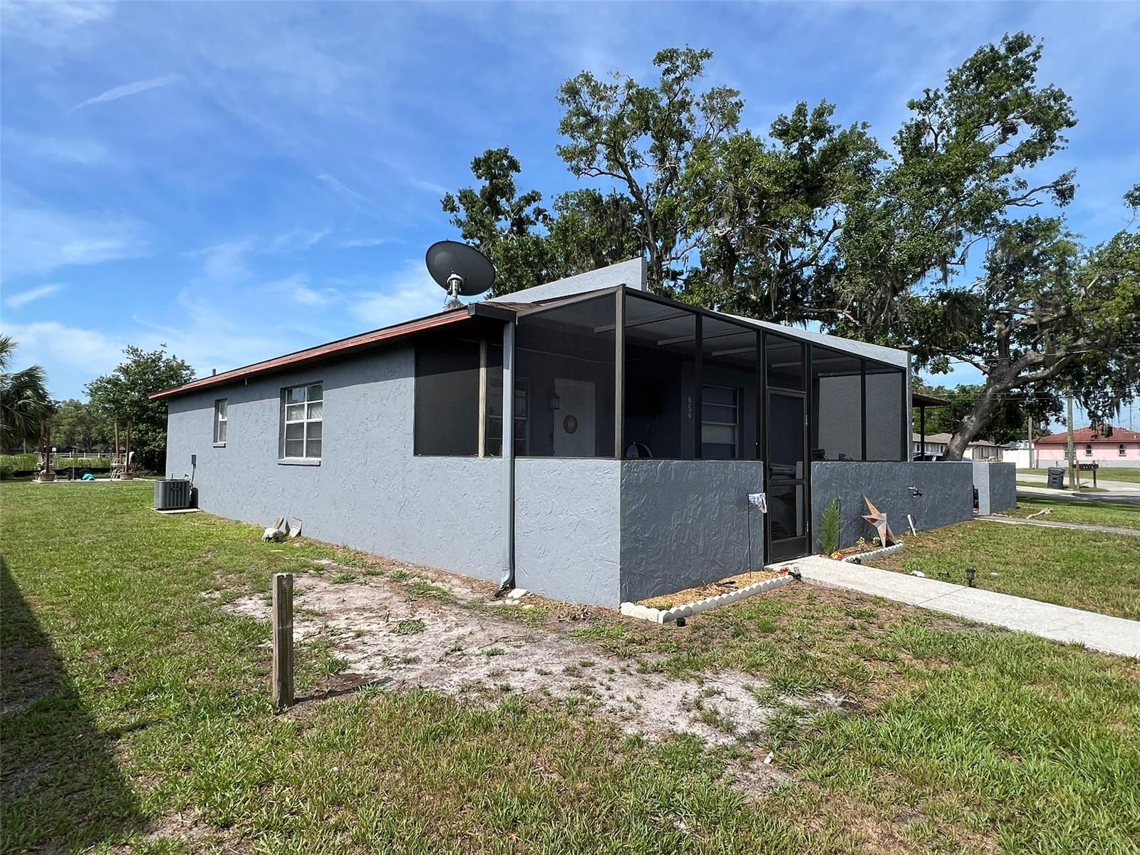 Listing photo id 0 for 854 Shirley Ann Trail 854-856