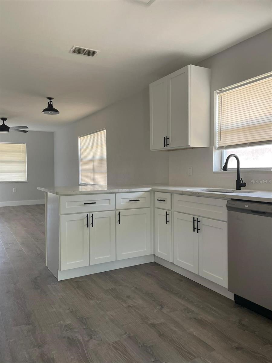 Listing photo id 3 for 854 Shirley Ann Trail 854-856