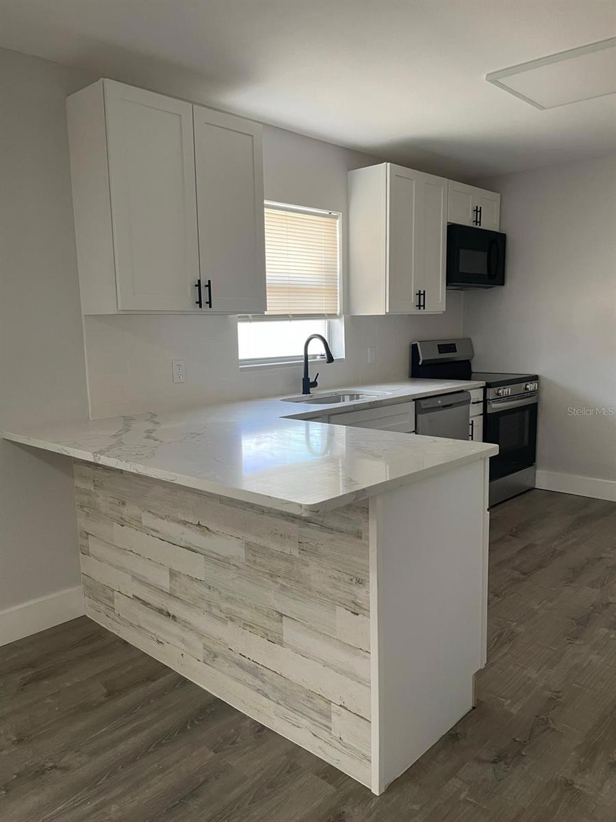 Listing photo id 4 for 854 Shirley Ann Trail 854-856
