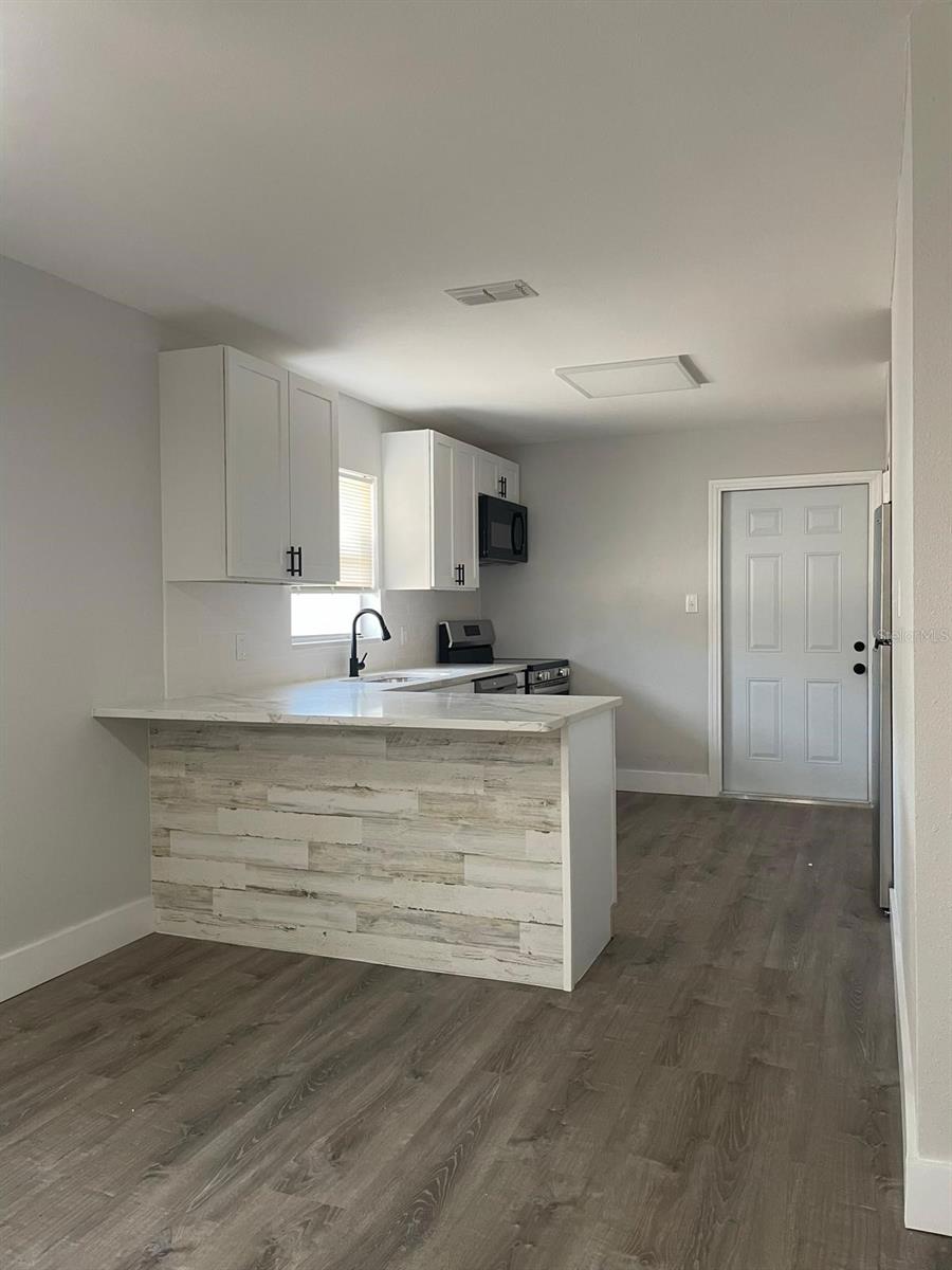 Listing photo id 5 for 854 Shirley Ann Trail 854-856