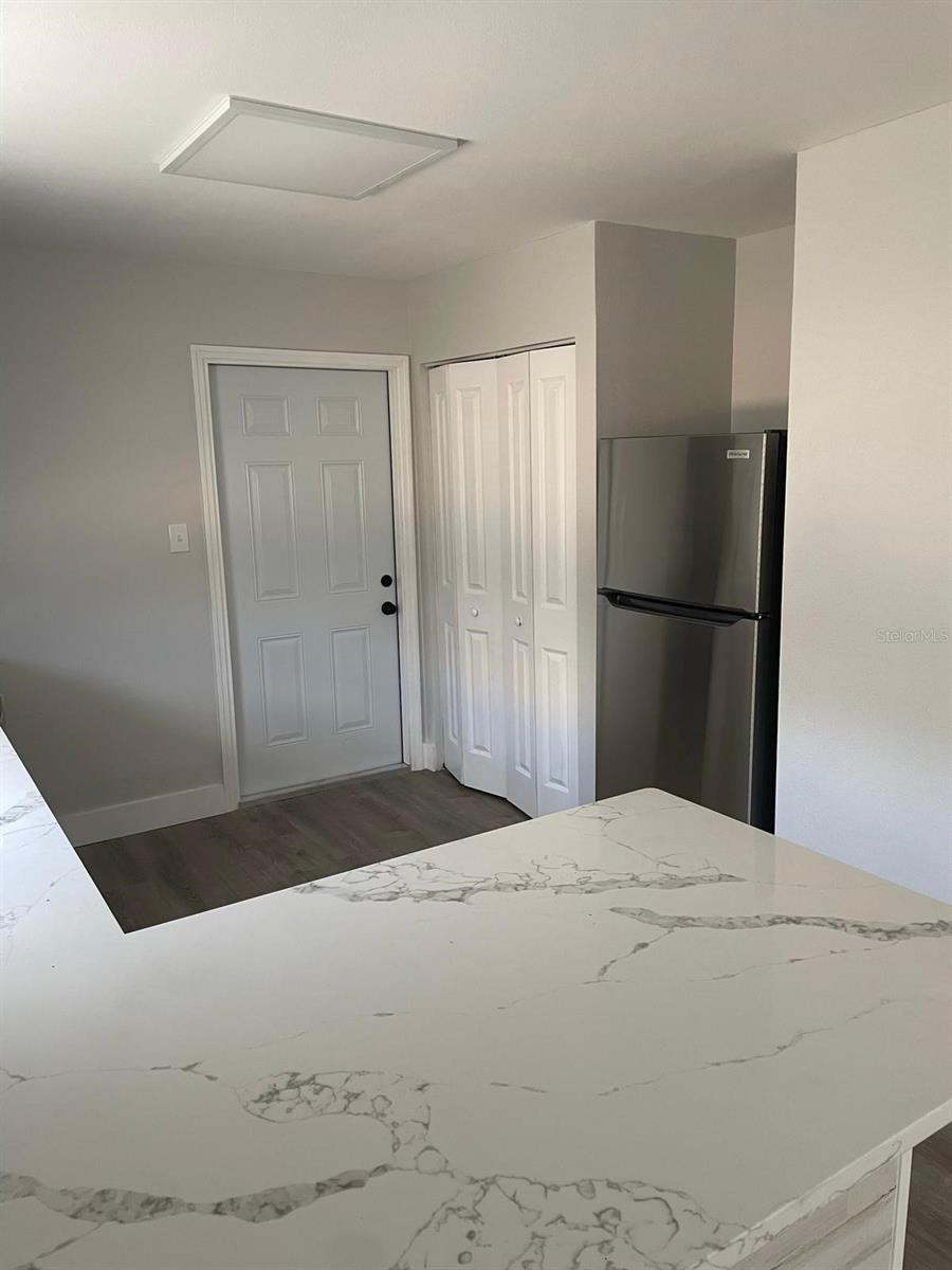 Listing photo id 7 for 854 Shirley Ann Trail 854-856