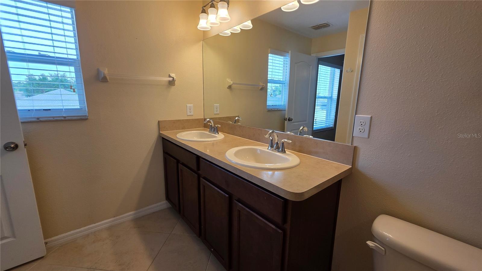 Image 19 of 39 For 6415 Torrington Circle