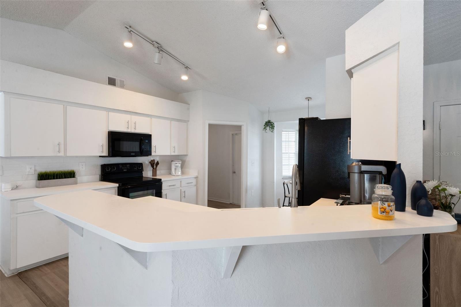 Image 10 of 37 For 7642 Habersham Drive
