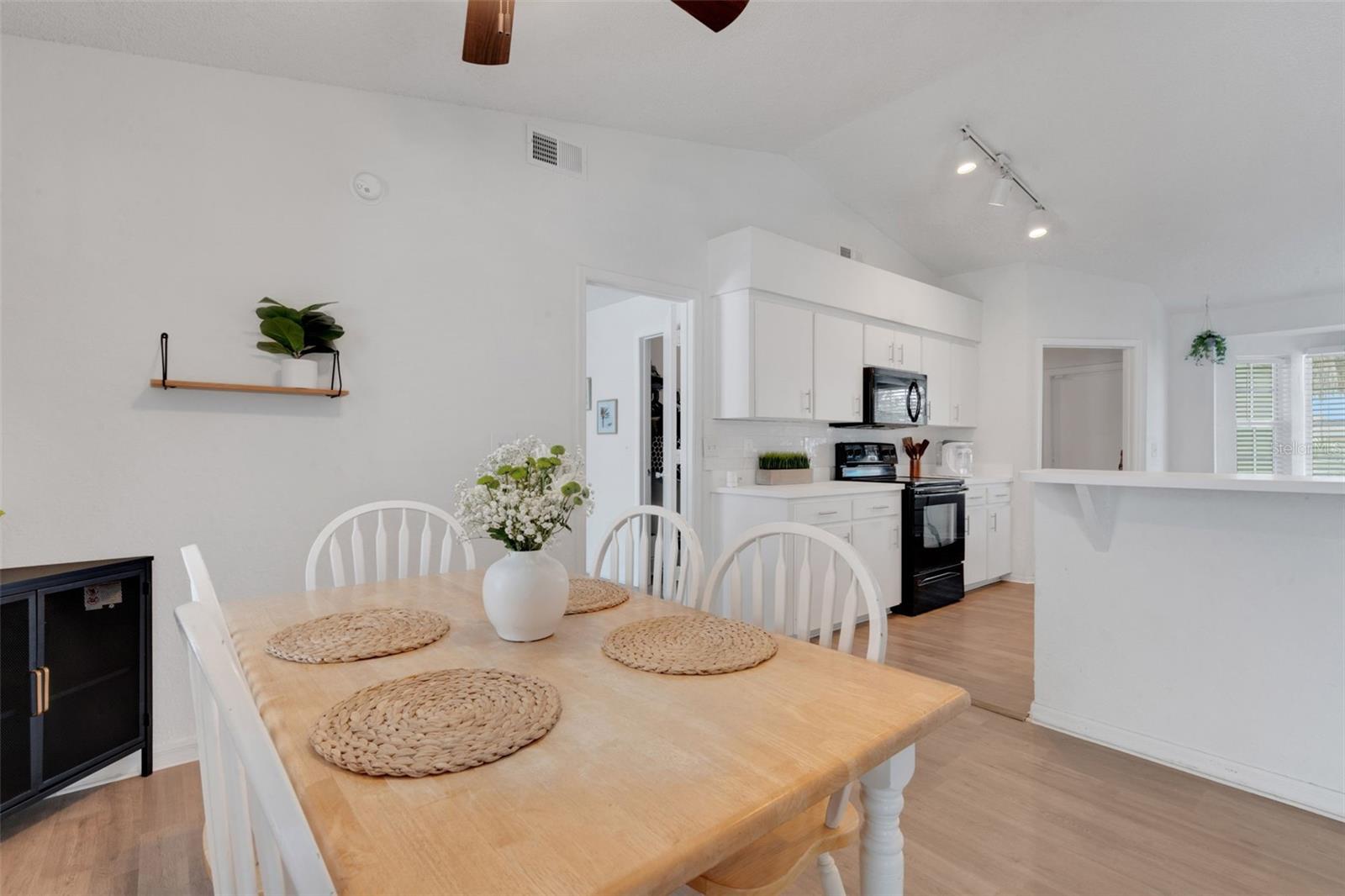 Image 11 of 37 For 7642 Habersham Drive