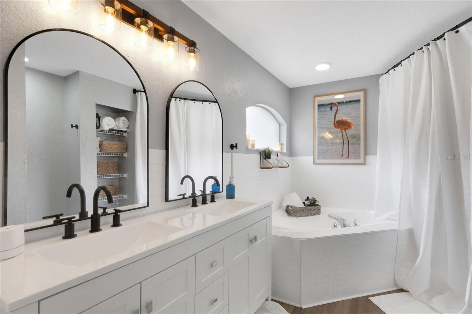 Image 27 of 37 For 7642 Habersham Drive
