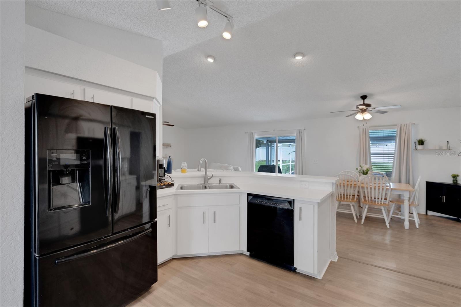 Image 9 of 37 For 7642 Habersham Drive