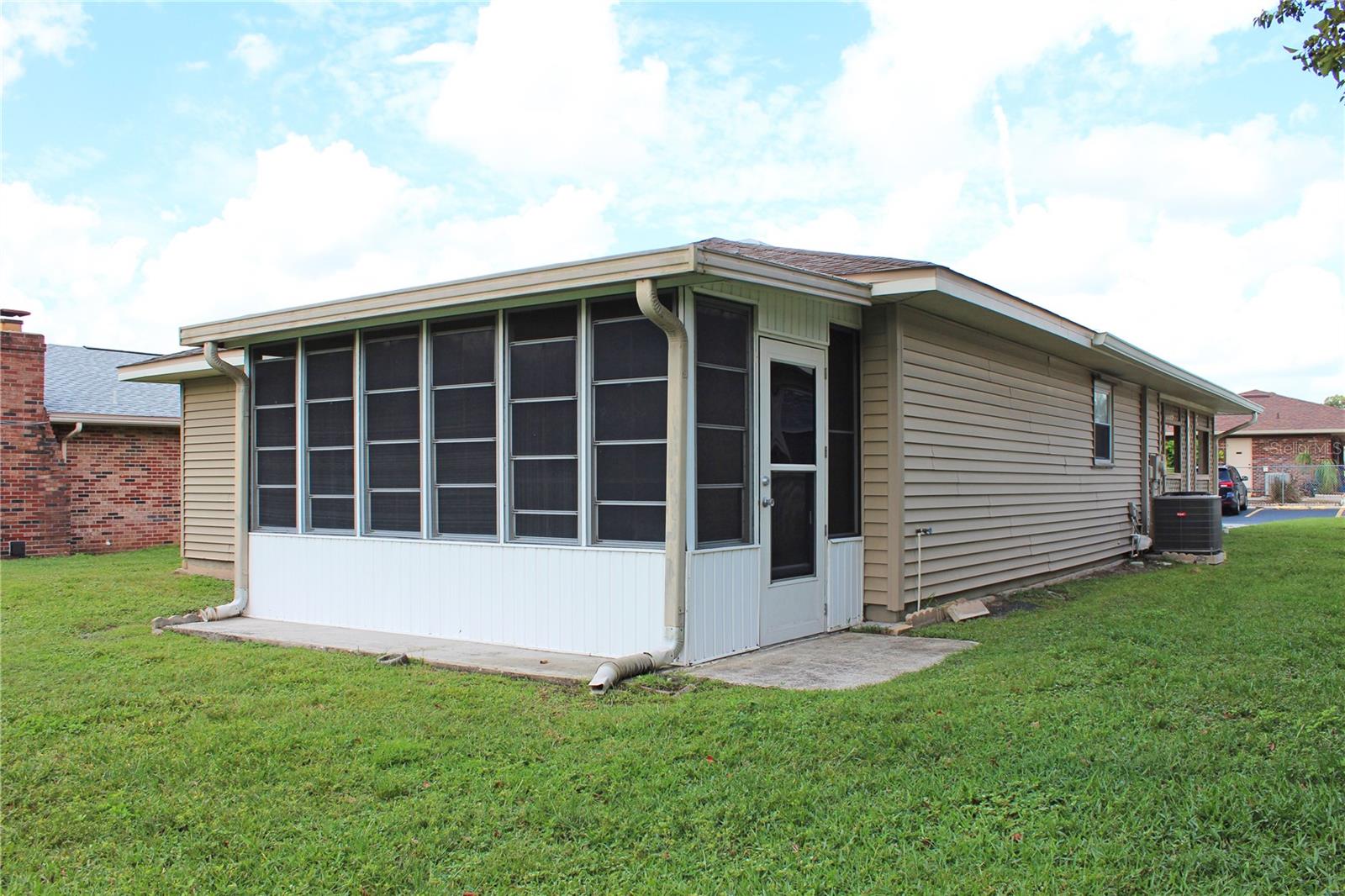 Image 31 of 37 For 608 Lark Drive