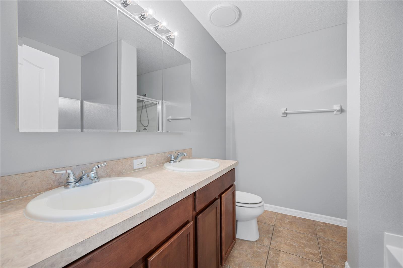 Image 18 of 36 For 6819 Glenbrook Drive