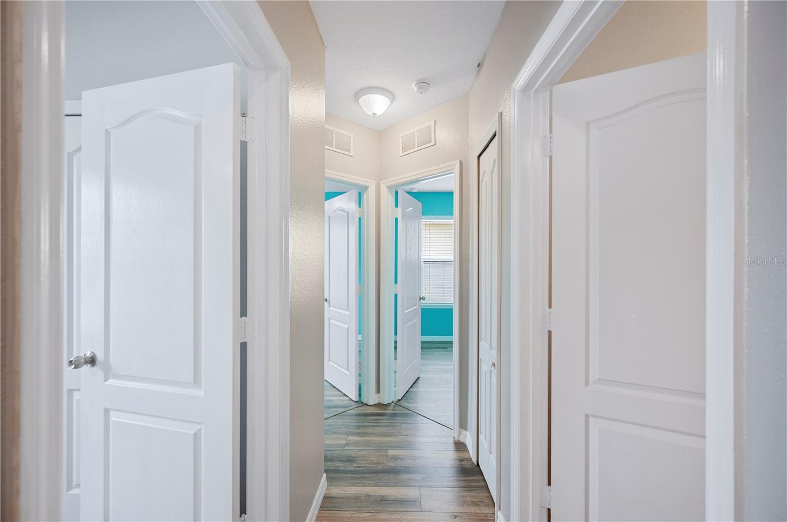 Image 22 of 36 For 6819 Glenbrook Drive