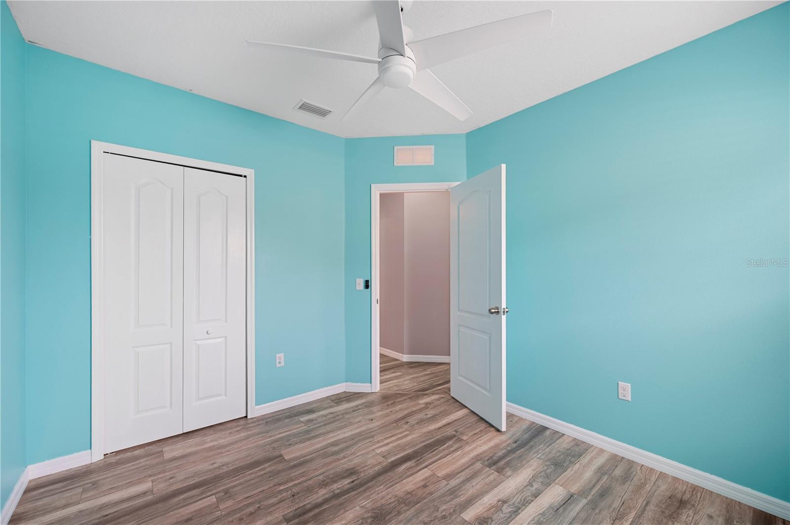 Image 26 of 36 For 6819 Glenbrook Drive