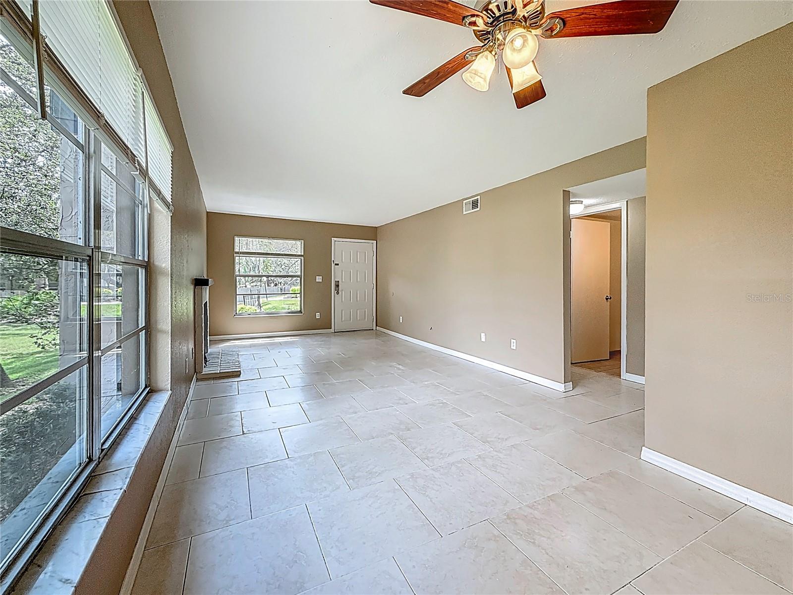 Listing photo id 8 for 4022 Tumble Wood Trail 101