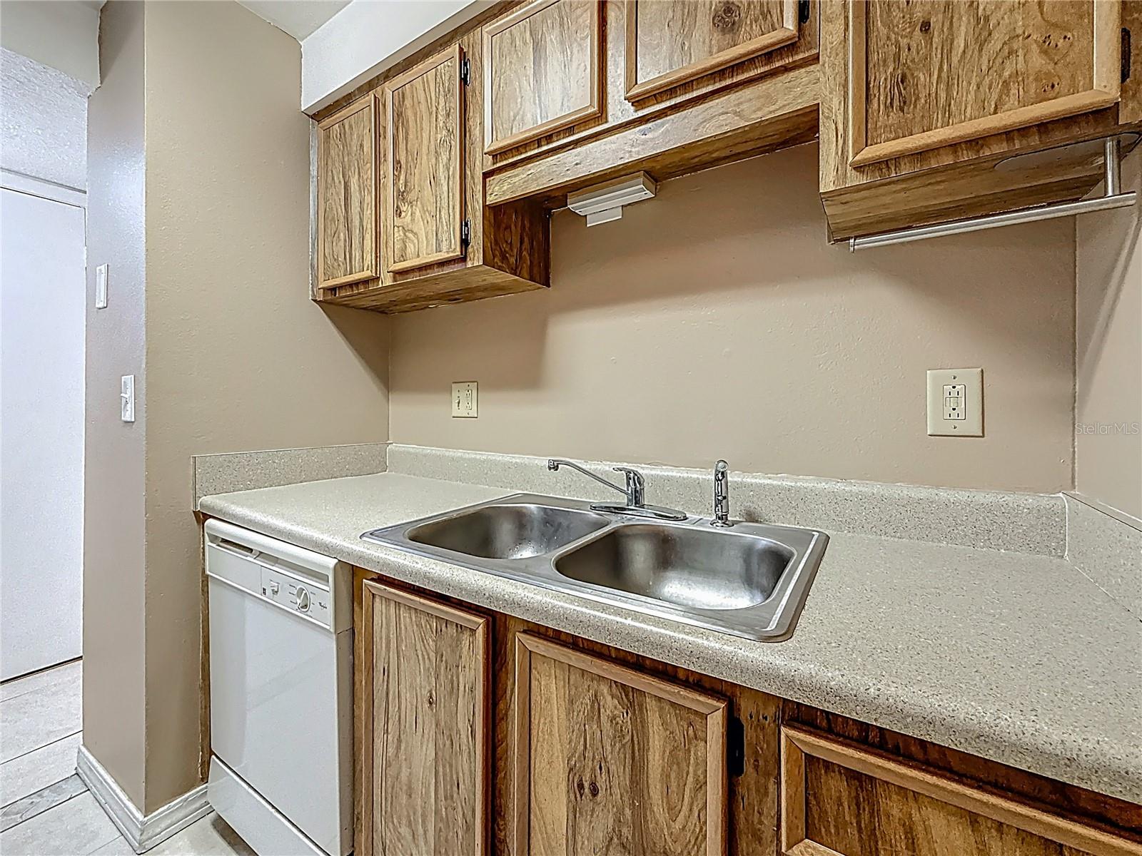 Listing photo id 10 for 4022 Tumble Wood Trail 101
