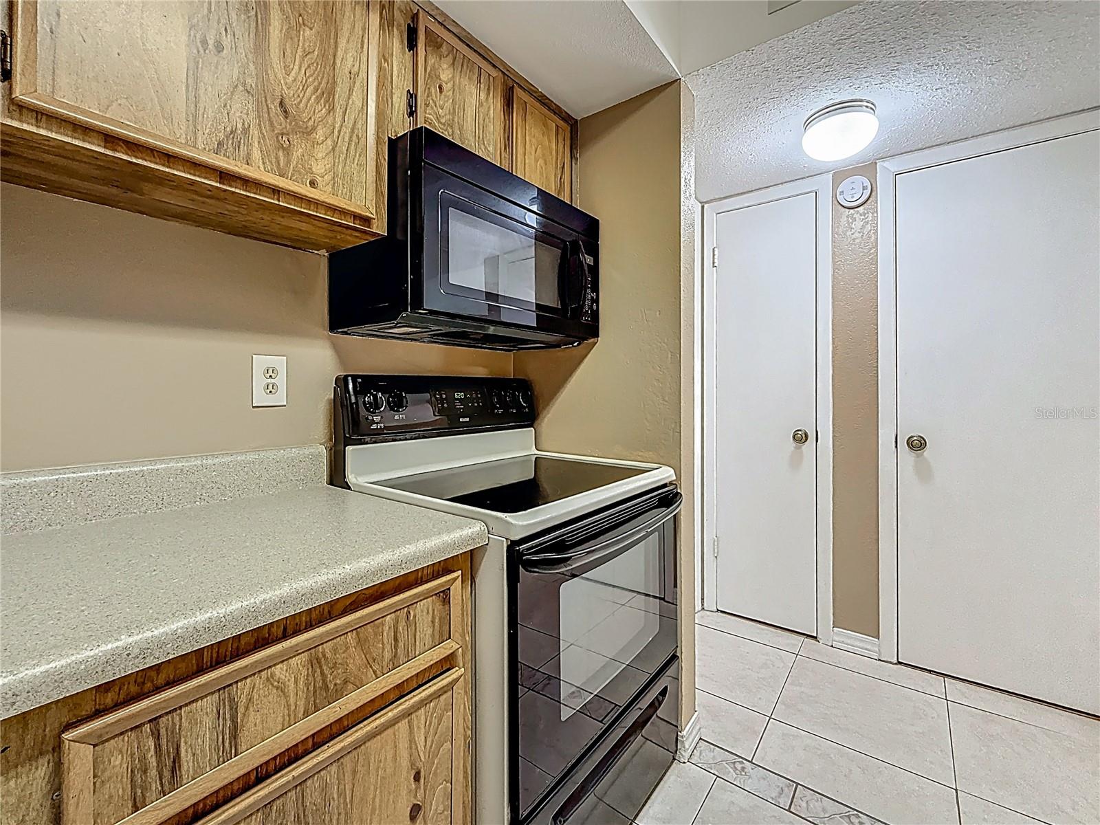 Listing photo id 11 for 4022 Tumble Wood Trail 101