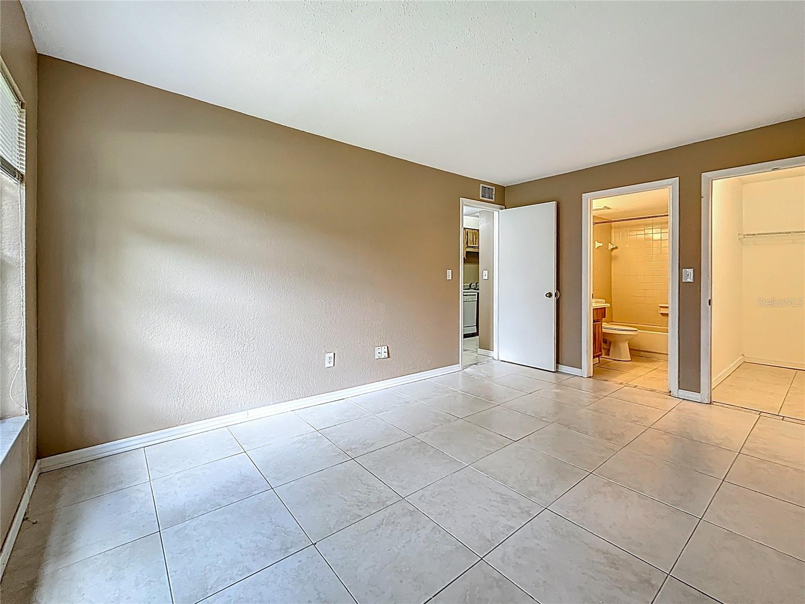 Listing photo id 13 for 4022 Tumble Wood Trail 101