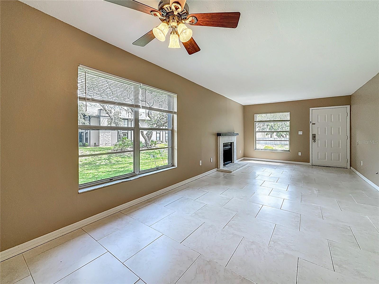 Listing photo id 7 for 4022 Tumble Wood Trail 101