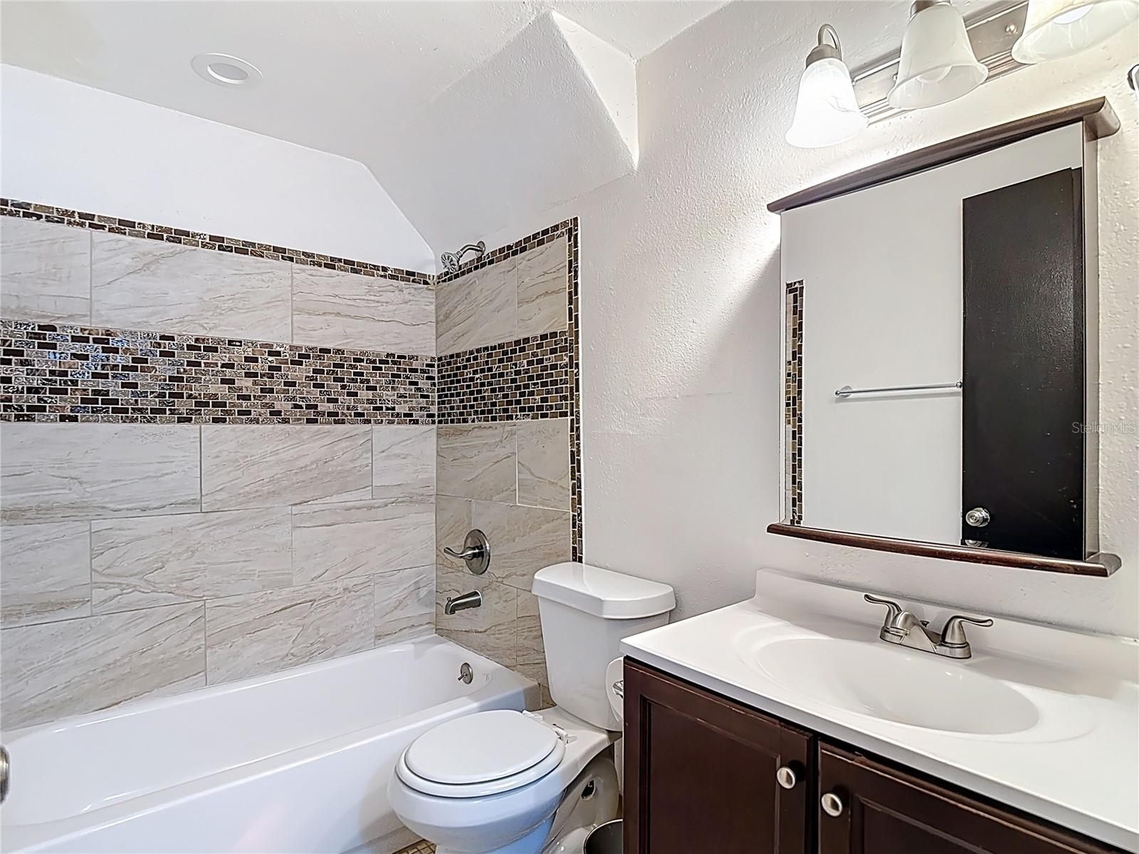 Image 25 of 44 For 11704 Raintree Village Boulevard B
