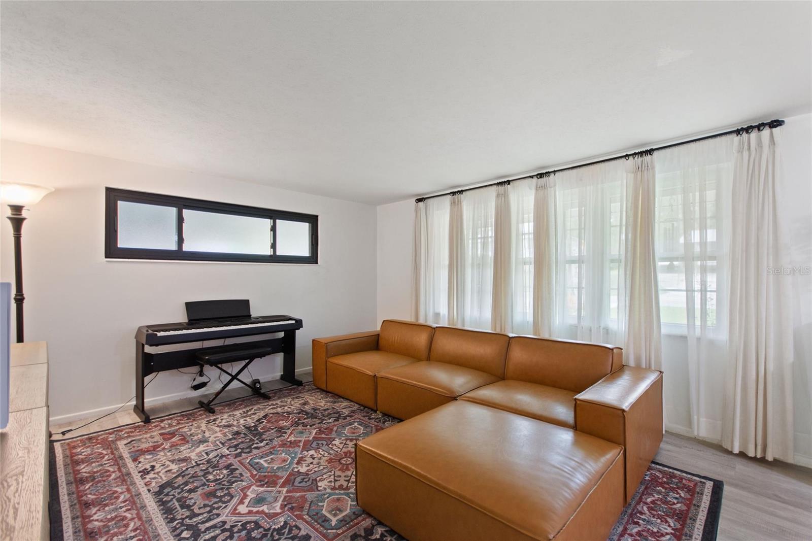 Image 13 of 41 For 848 17th Terrace Ne
