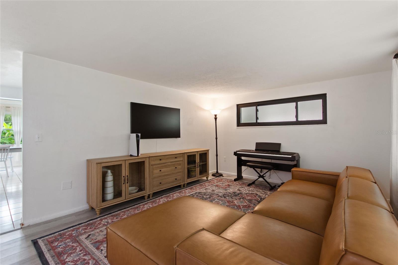 Image 15 of 41 For 848 17th Terrace Ne