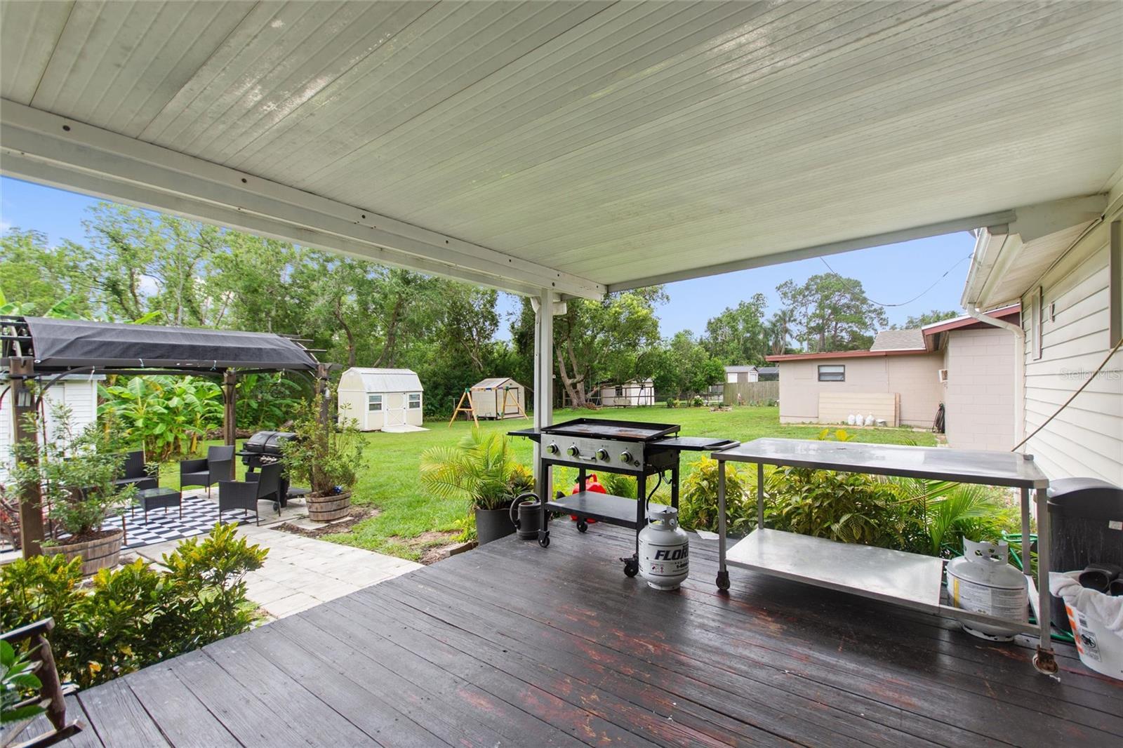 Image 33 of 41 For 848 17th Terrace Ne