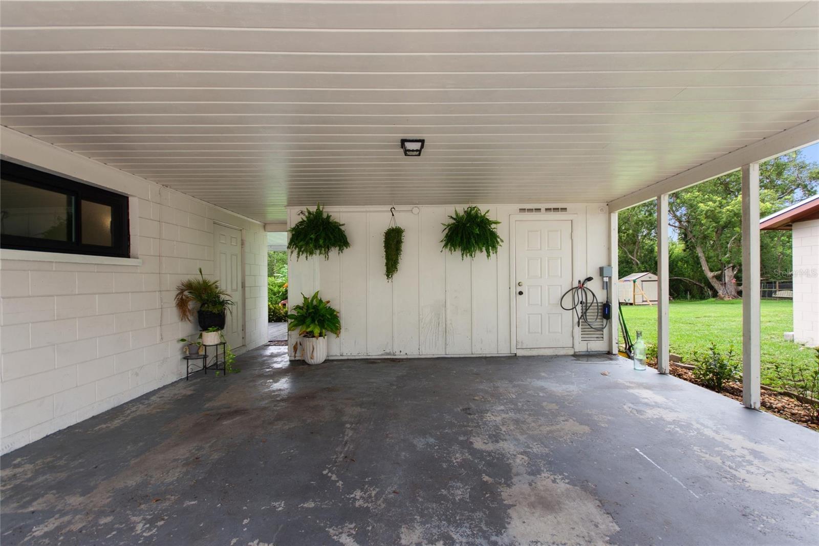 Image 4 of 41 For 848 17th Terrace Ne