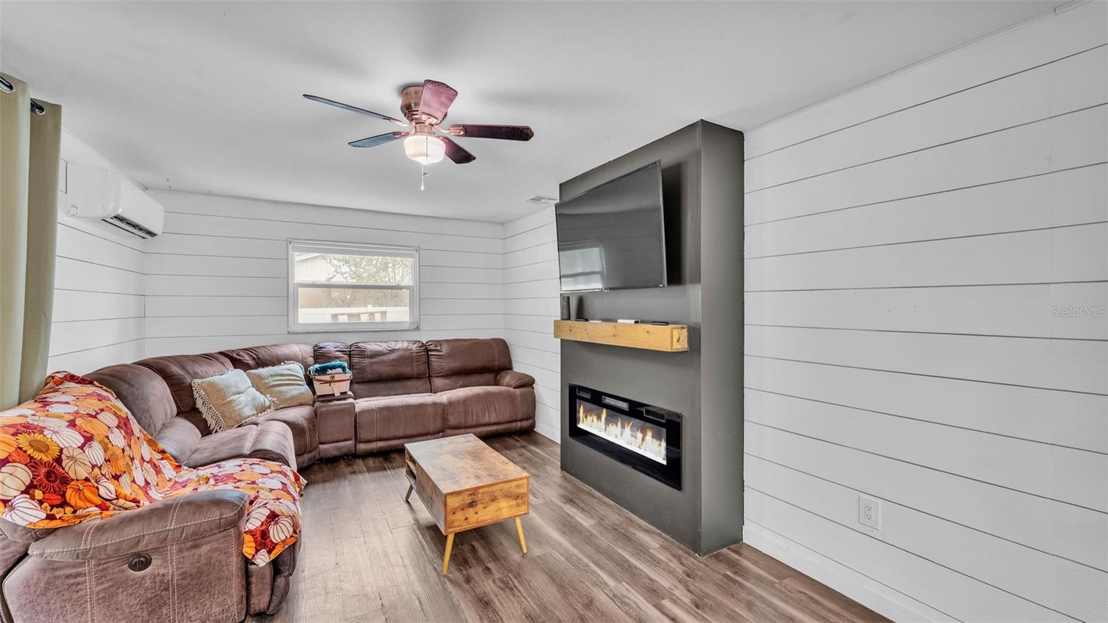 Image 13 of 37 For 5316 Forestbrook Drive E