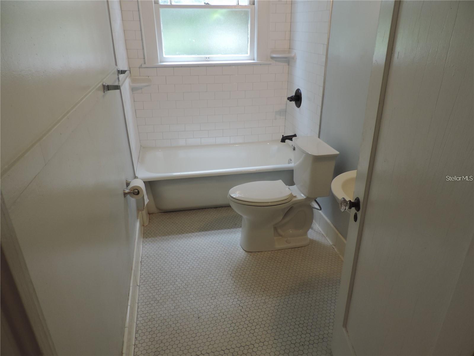Listing photo id 1 for 701 Lime Street