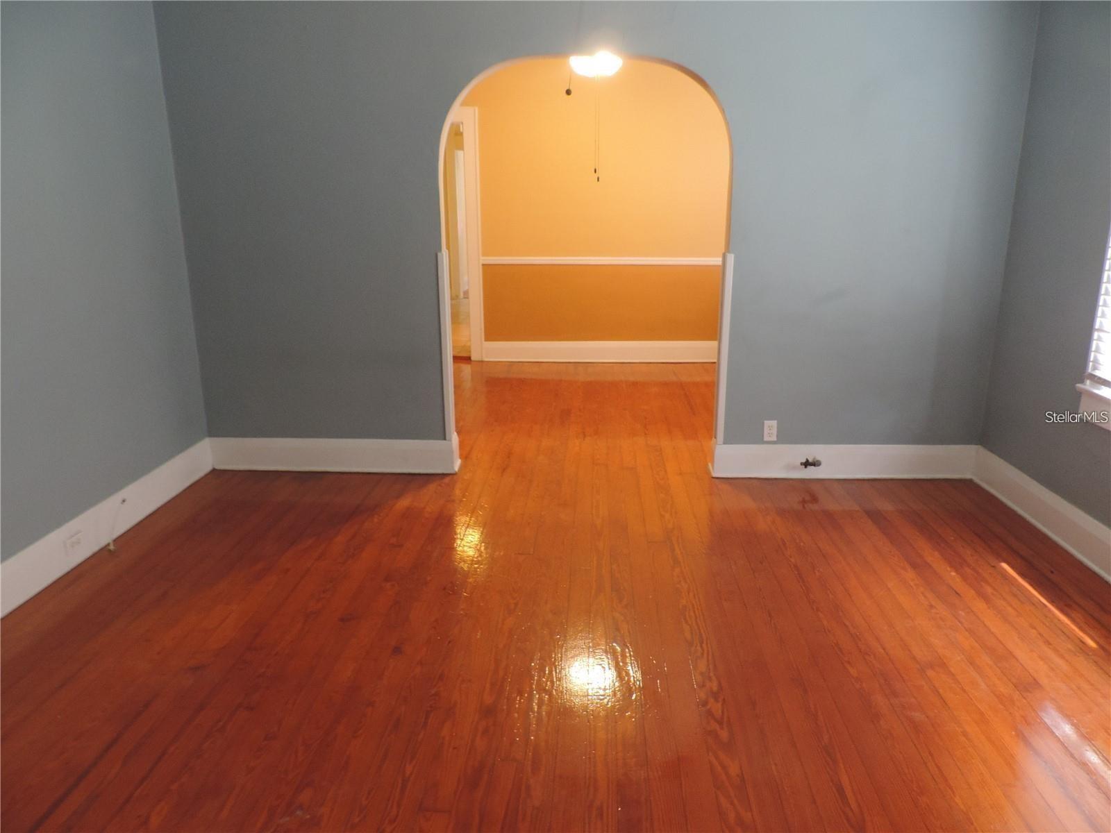 Listing photo id 3 for 701 Lime Street
