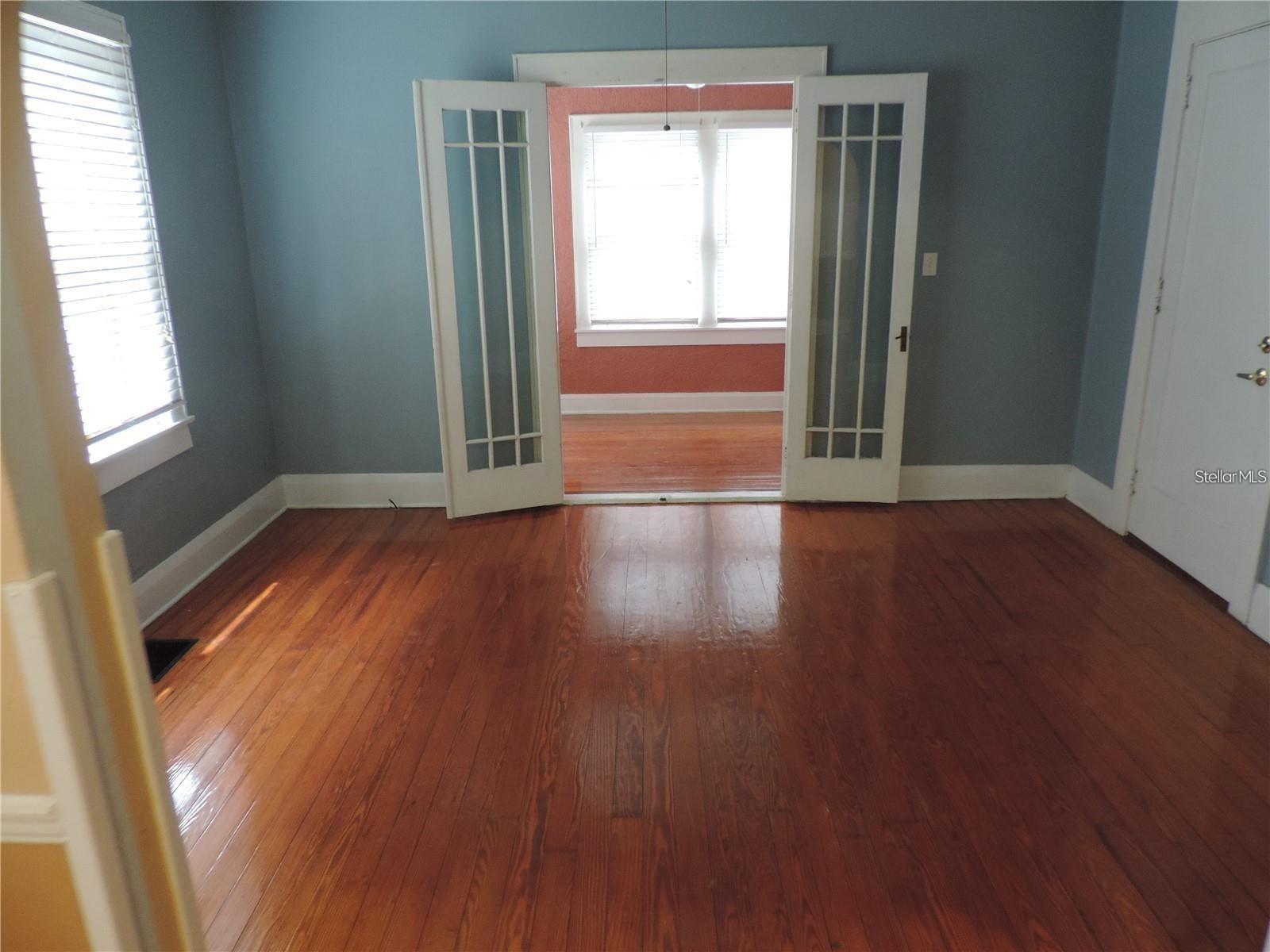 Listing photo id 5 for 701 Lime Street