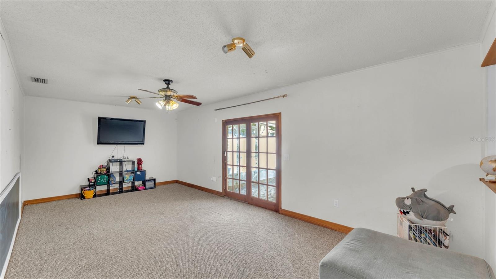 Image 33 of 63 For 1910 Clubhouse Road