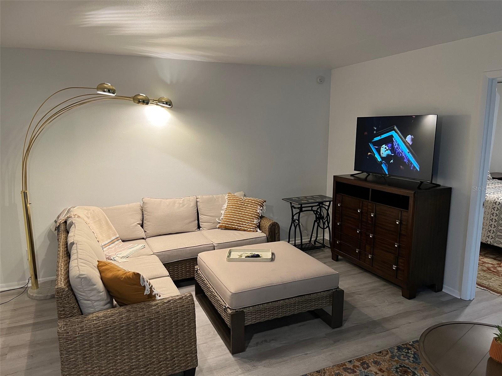 Image 3 of 14 For 1100 Martinique Drive 203