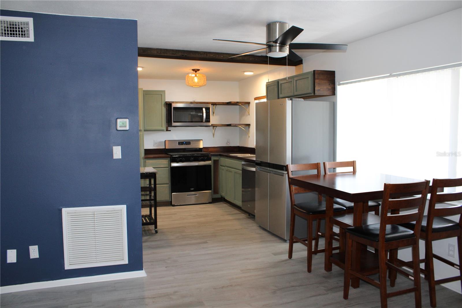 Image 5 of 14 For 1100 Martinique Drive 203