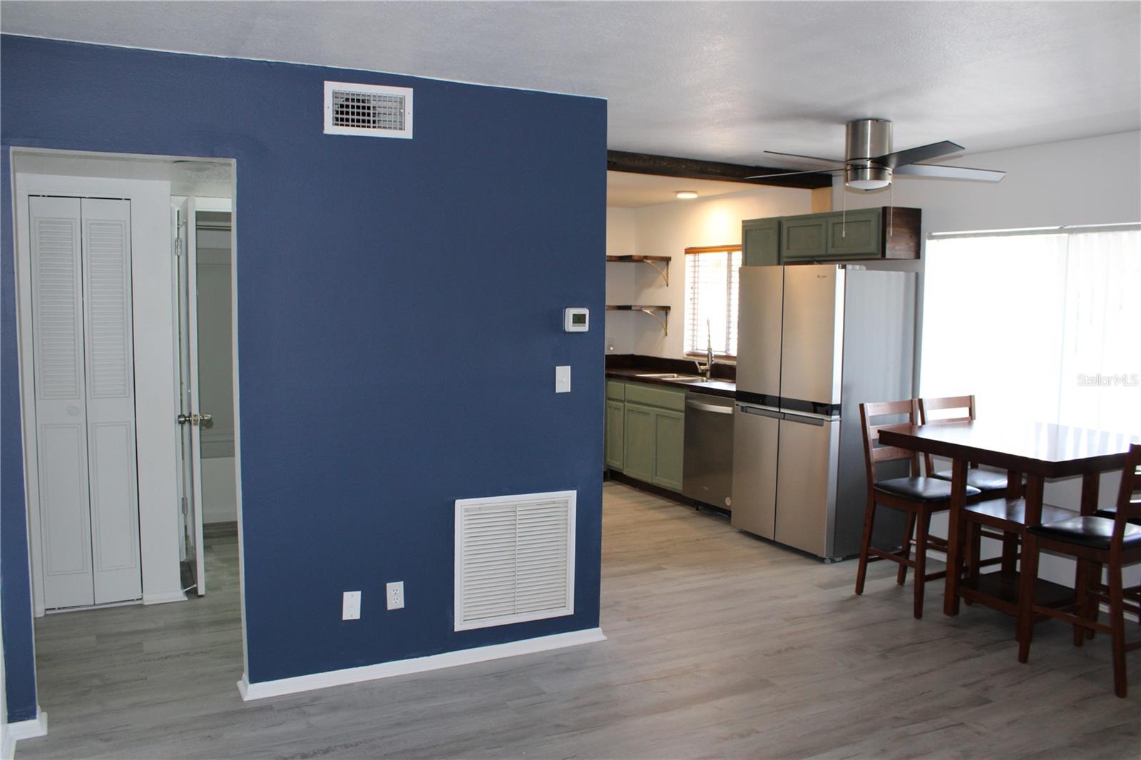 Image 9 of 14 For 1100 Martinique Drive 203