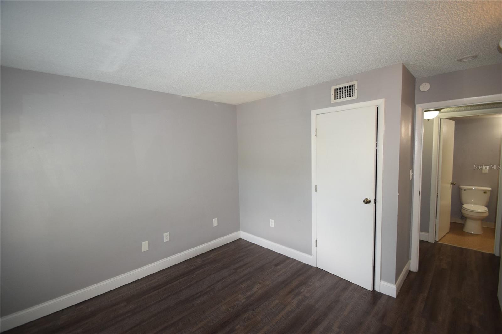 Image 16 of 16 For 1005 New York Avenue 4