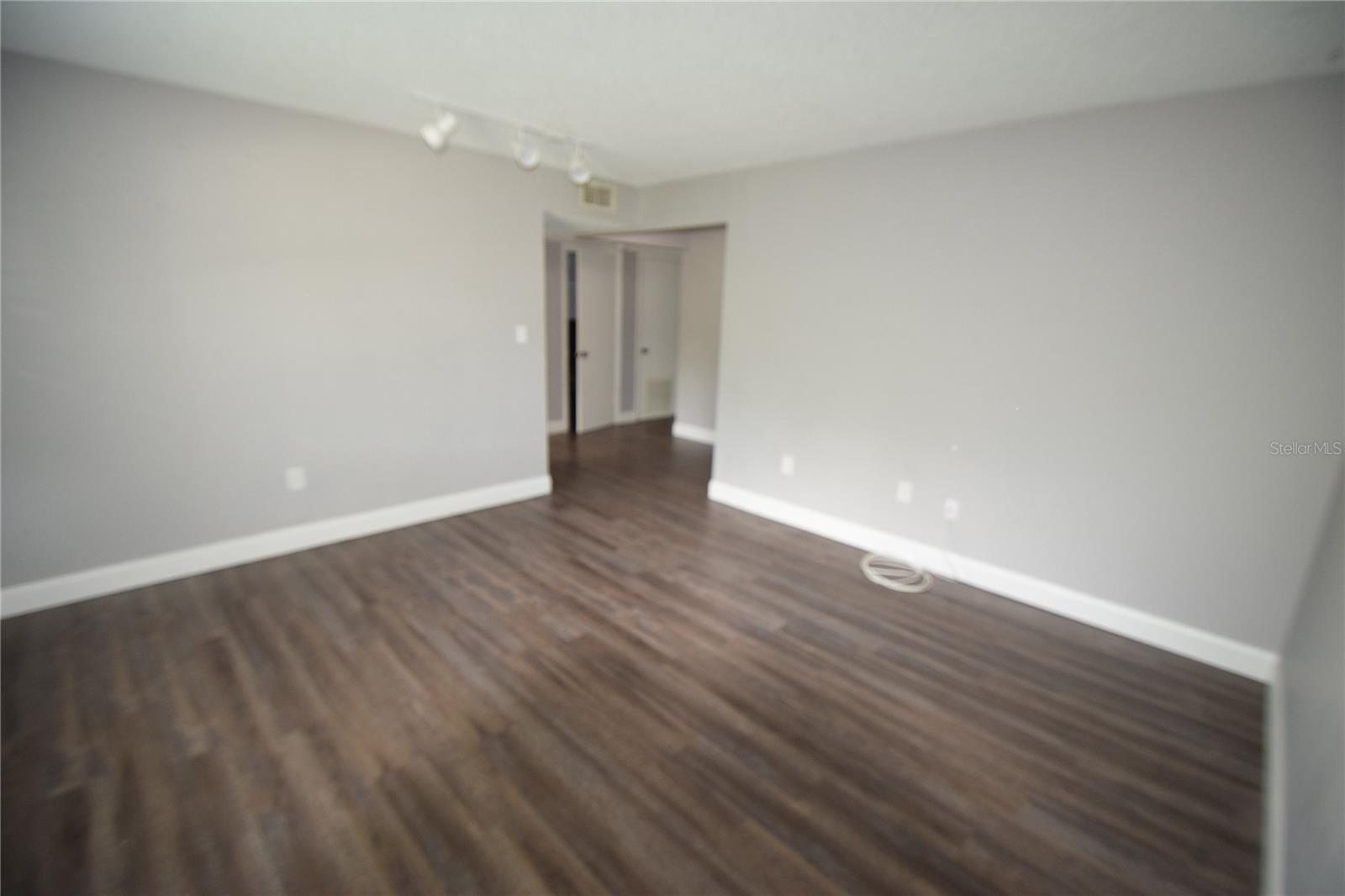 Image 10 of 11 For 1005 New York Avenue 5