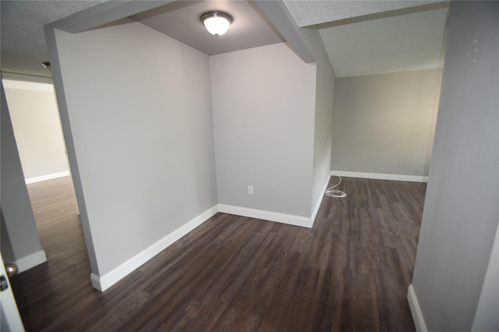 Image 3 of 11 For 1005 New York Avenue 5