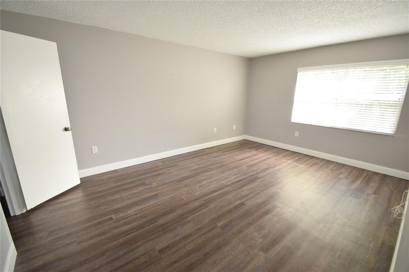 Image 6 of 11 For 1005 New York Avenue 5