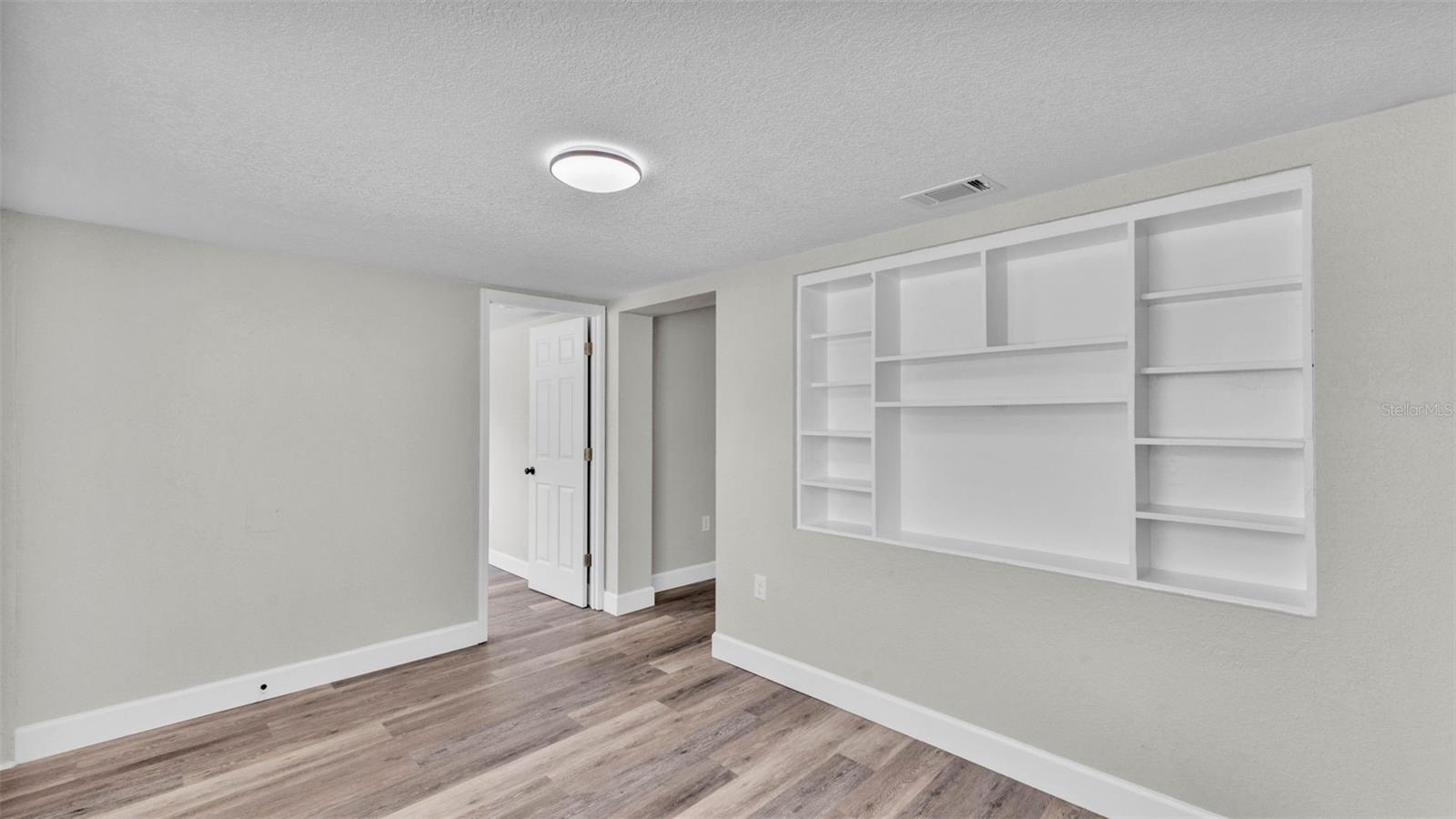 Image 4 of 45 For 980 Mill Avenue