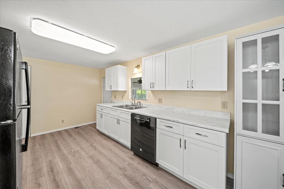 Image 11 of 34 For 752 Knotty Pine Circle