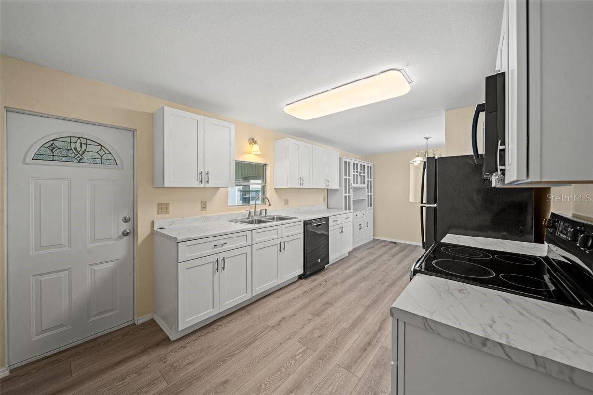 Image 13 of 34 For 752 Knotty Pine Circle