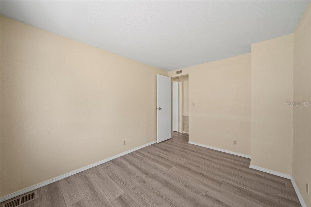Image 15 of 34 For 752 Knotty Pine Circle