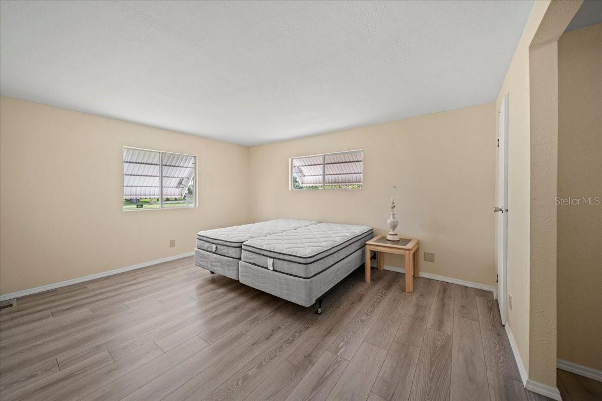 Image 18 of 34 For 752 Knotty Pine Circle