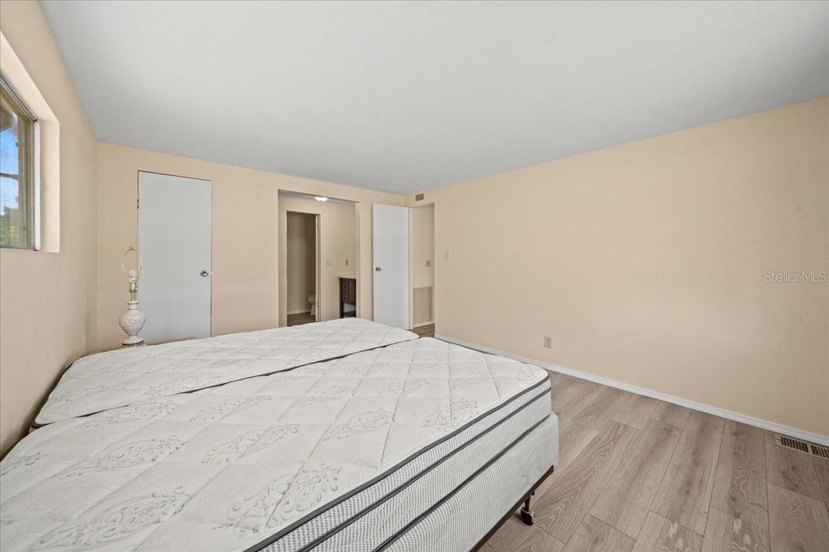Image 19 of 34 For 752 Knotty Pine Circle