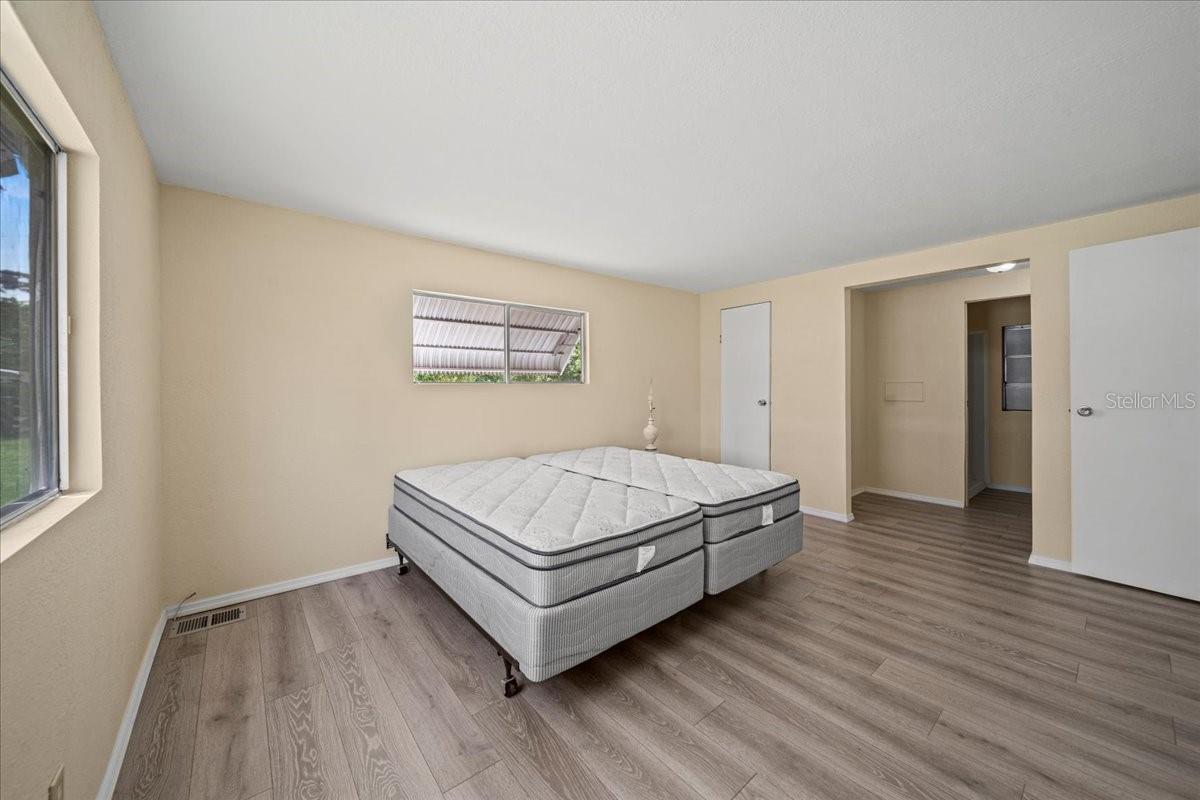 Image 20 of 34 For 752 Knotty Pine Circle