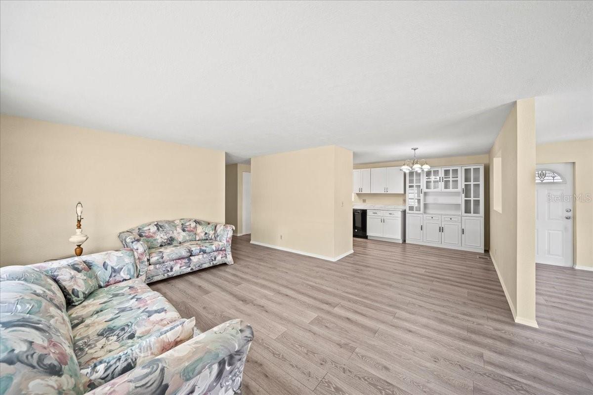 Image 4 of 34 For 752 Knotty Pine Circle