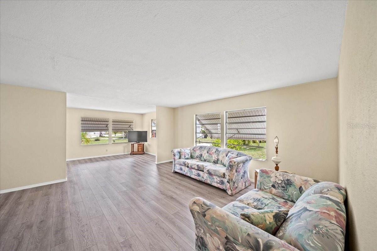 Image 5 of 34 For 752 Knotty Pine Circle