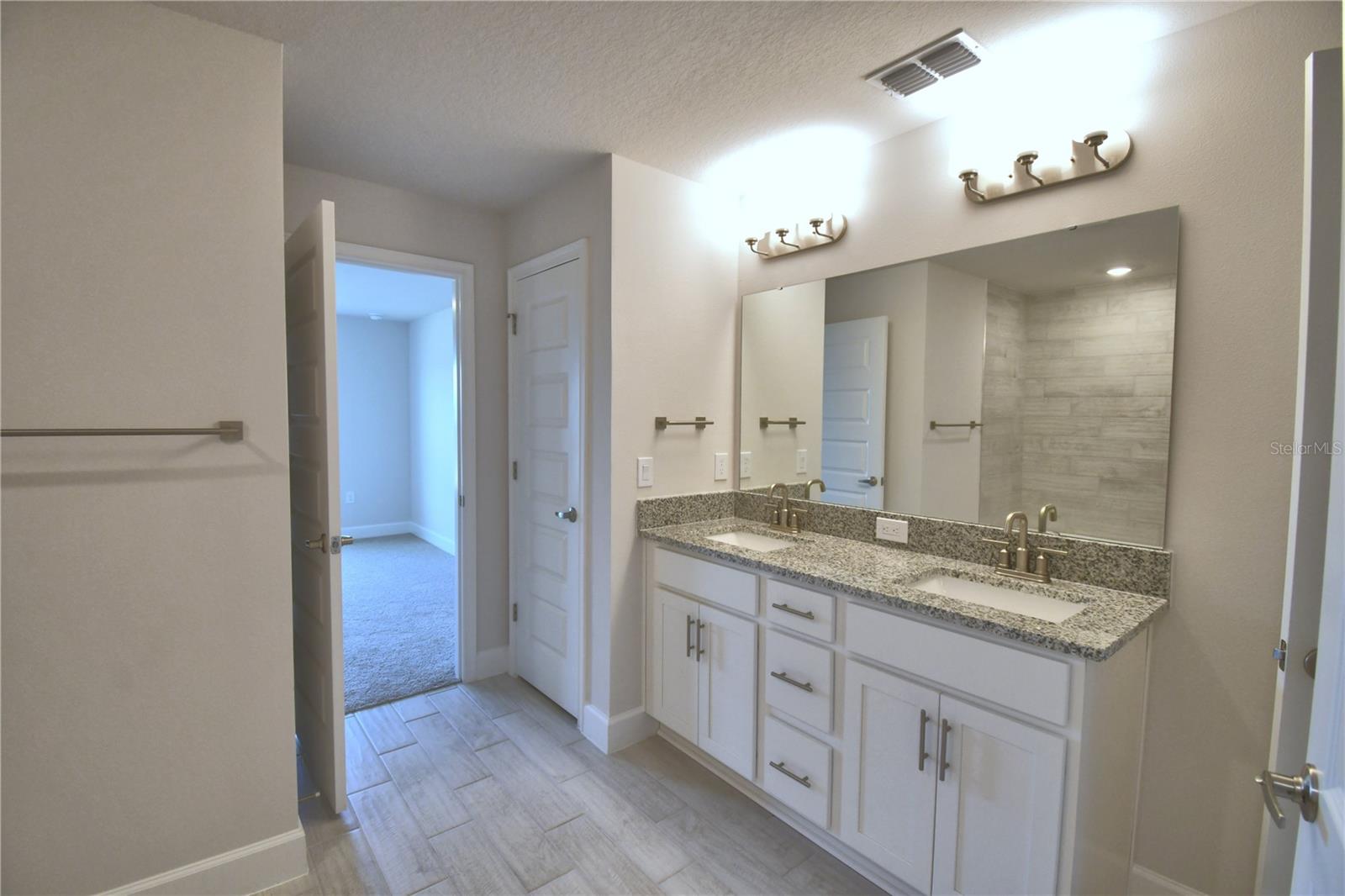 Image 24 of 69 For 5409 Waterside Drive