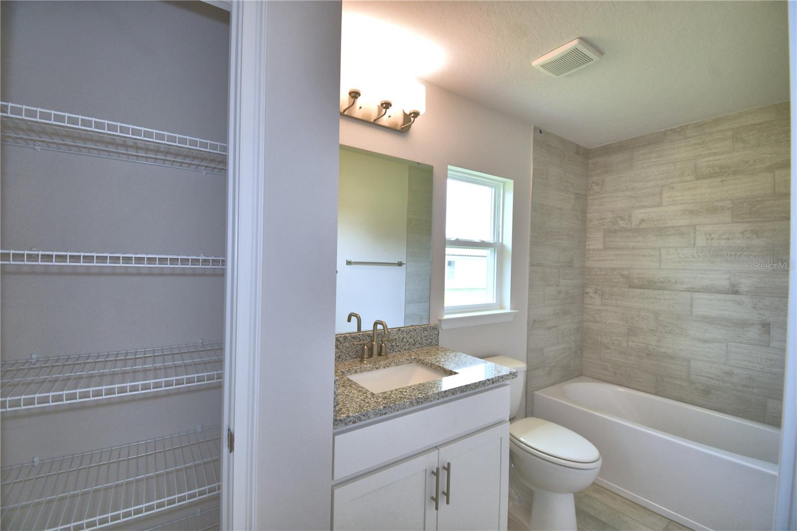Image 34 of 69 For 5409 Waterside Drive